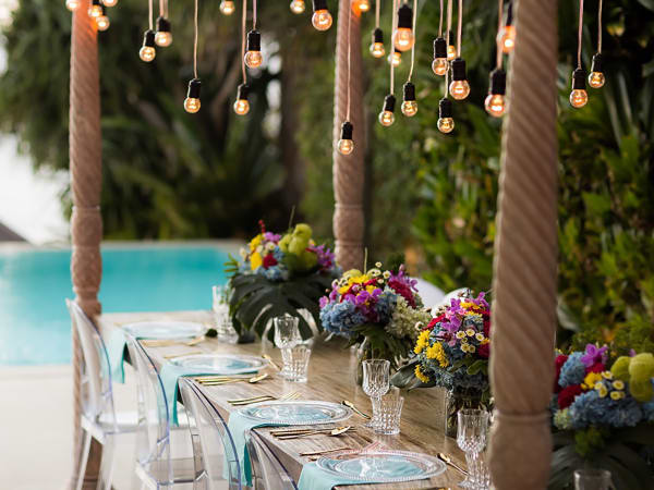 Grand Cliff Front Residence - Flower table pool